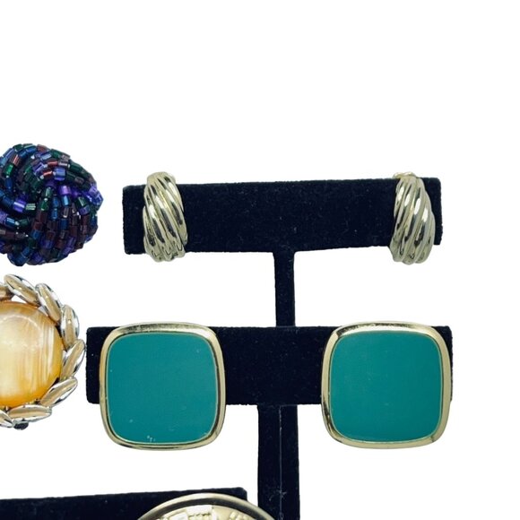 Vintage Lot of 5 Gold Tone Clip On Earrings (5486) - Picture 3 of 6